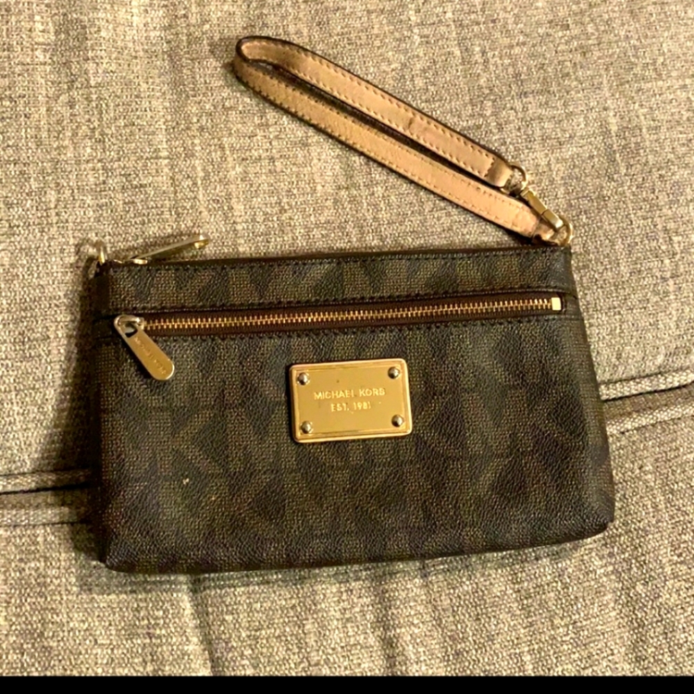 Micheal Kors Wristlet